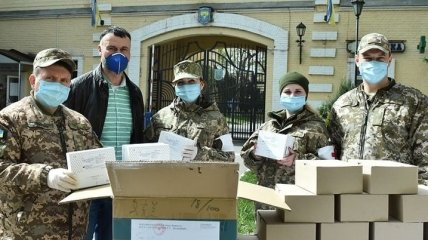 УАФ передала Главному военному клиническому госпиталю экспресс-тесты на COVID-19