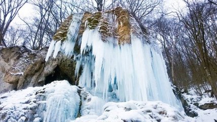 Невероятная зимняя красота водопада на Ивано-Франковщине (Фото)