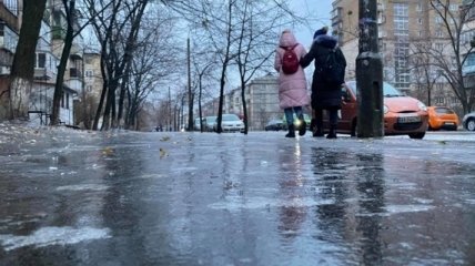 Снег, гололед и сильный ветер: какой будет погода во всех областях Украины 5 февраля
