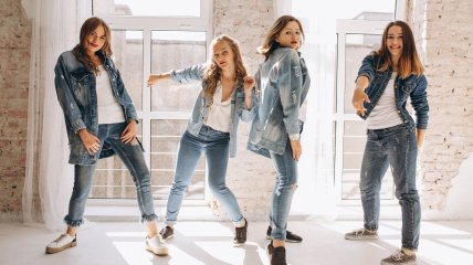 Модні джинси 2024 підходять до будь-якого стилю