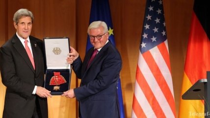 Штайнмайер наградил Керри высшей наградой ФРГ