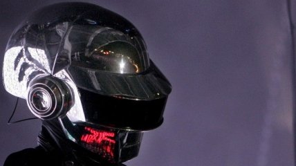 Daft Punk 3-ю неделю лидирует в британском чарте