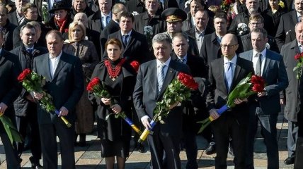 Президент и члены Правительства возложили цветы к памятнику Шевченко