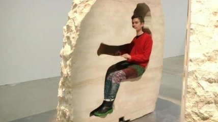 Французского художника замуруют на неделю в 12-тонном камне 