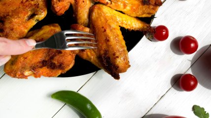 Курячі крильця з апетитною скоринкою