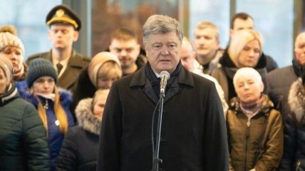Порошенко: Защитники Донецкого аэропорта заложили основу для нашей победы
