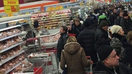 В супермаркете Киева люди устроили драку за дешевые яйца (Видео)