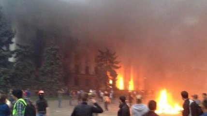 В Одессе горит Дом профсоюзов, погиб 31 человек (Фото, Видео) (Обновлено)