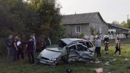 У страшній аварії в Хмельницькій області постраждало семеро людей, троє з них - діти (Фото)