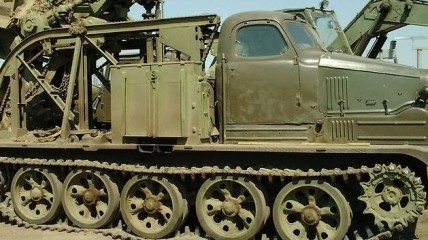 Подобной машиной БТМ-3 россияне роют укрепления на востоке Украины
