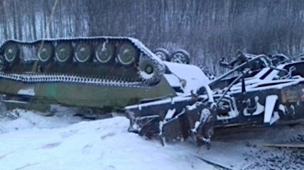 В России сошел с рельс поезд с боевой техникой