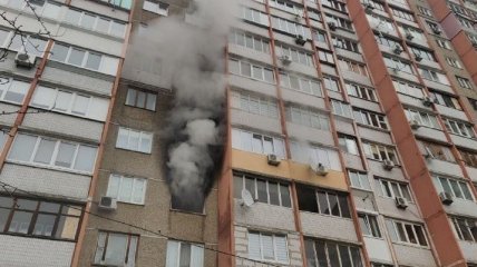 В Киеве на Троещине горела многоэтажка