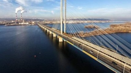 В Киеве ограничат движение транспорта на одном из мостов
