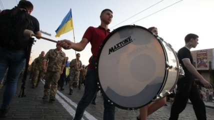 По Харькову прошли около тысячи участников "Марша защитников" 