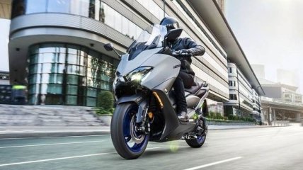 Yamaha официально представила улучшенный макси-скутер TMAX (Фото)