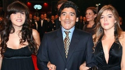 Марадона может подать в суд на своих дочерей