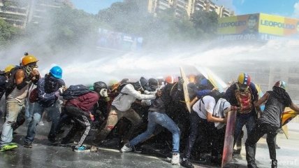 На протестах в Венесуэле за день пострадали почти 250 человек