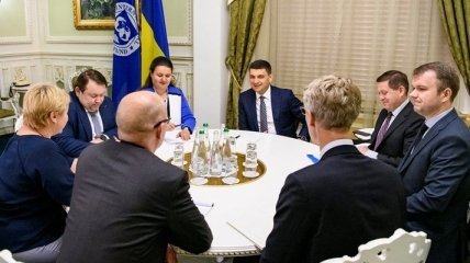 Гройсман и Маркарова провели встречу с представителями МВФ