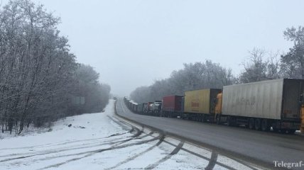 Россия продолжает не пускать грузовики из Украины 