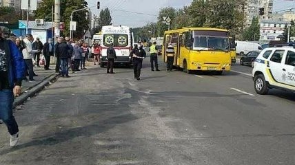 Маршрутка на смерть збила пішохода в Києві: момент трагедії потрапив на відео