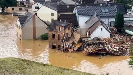 Потоп в Германии: много погибших, счет пропавших пошел на тысячи (жуткие фото, видео)