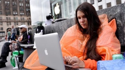 Американцы зарабатывают на поклонниках "Эппл"