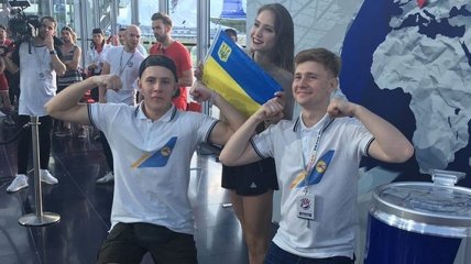 Украинка выиграла чемпионат мира по запуску бумажных самолетиков