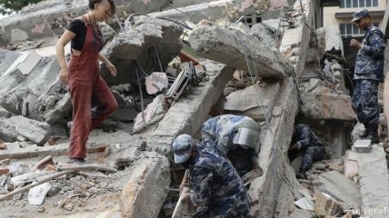Число погибших от землетрясения в Непале превысило 1,9 тыс человек