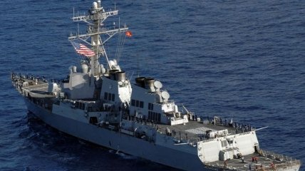 Китай возмущен нарушением своих территориальных вод эсминцем США