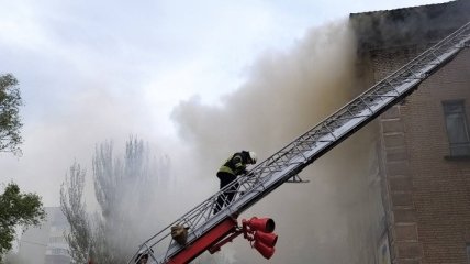 В Славянске случился пожар в Центре культуры (Фото и видео)
