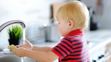 Трудовое воспитание ребенка: советы как приучить дитя помогать по дому