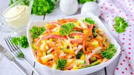 Очень вкусный и яркий, из простых продуктов, на скорую руку