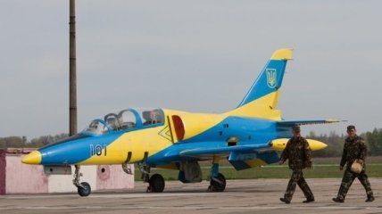 Решение об участии авиации в параде ко Дню Независимости примет Порошенко