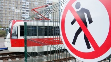 Мужчина лишился ног после падения под трамвай на Харьковщине