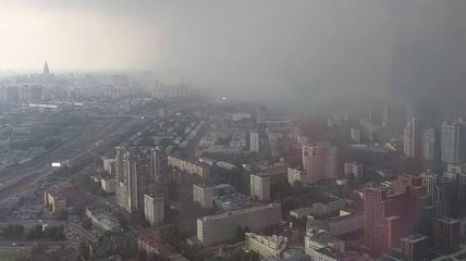 Москву средь бела дня накрыла тьма: впечатляющие видео погодного апокалипсиса в российской столице