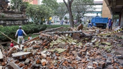 Число жертв землетрясения в Индонезии возросло