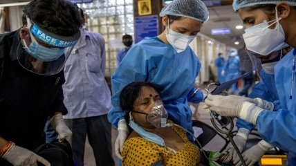 Так боялись коронавируса, что больше года безвылазно жили и справляли нужду в палатке: в Индии спасли мать с двумя дочерьми