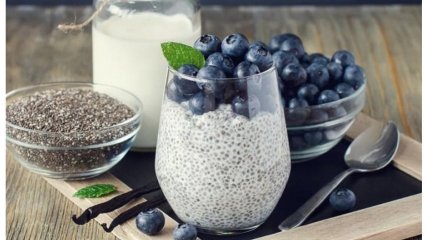 Десерт из крем-сыра и чиа