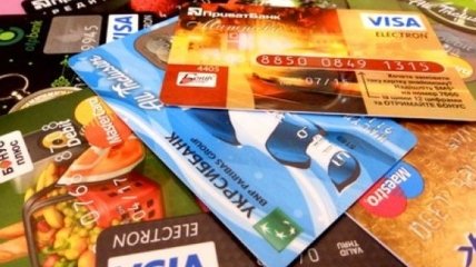 Украинцы стали активнее пользоваться платежными карточками