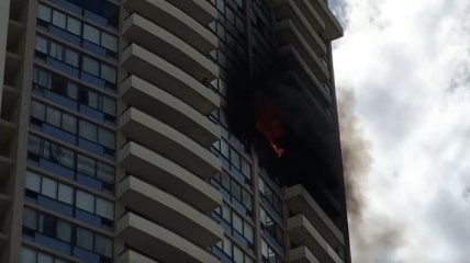 На Гавайях произошел пожар в жилом небоскребе (Видео)
