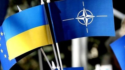 Порошенко анонсировал подписание закона о курсе на ЕС и НАТО