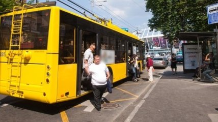 Из-за обвала моста в Киеве троллейбусы изменили движение