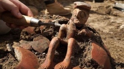 В Израиле при раскопках найден уникальный древний кувшин