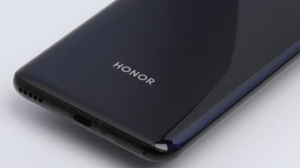 Компания Honor решила переименовать свой новый смартфон