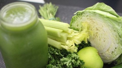 Що можна пити при гастриті: користь капустяного соку