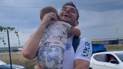 Милое видео: сын Романа Яремчука встретил папу после Евро-2020