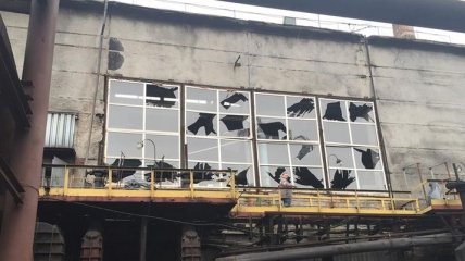 МВД: На территорию Авдеевского коксохима попало 70 снарядов за 2 дня