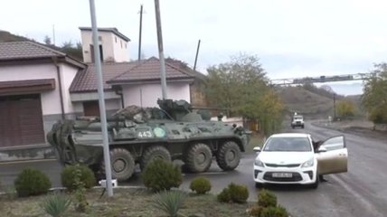 "Миротворці" Путіна завезли в Карабах танки і "Гради" (відео)