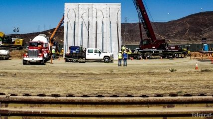 В США проходит тестирование 8 прототипов стены на границе с Мексикой