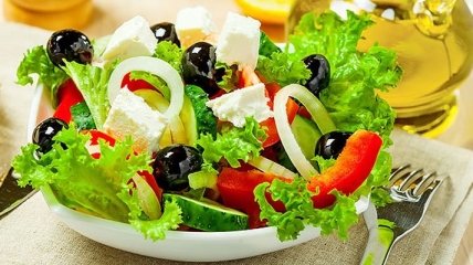 Рецепт дня: вкусный греческий салат с фетой